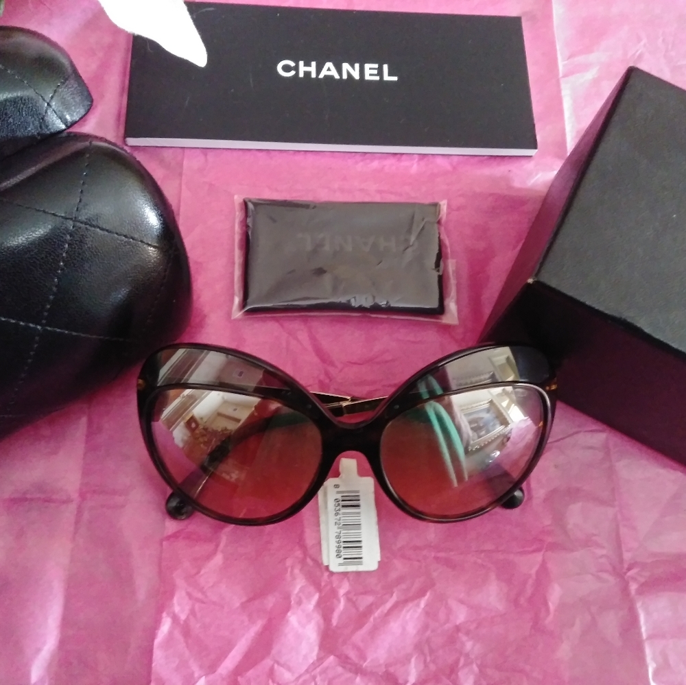 Chanel Sunglasses - new